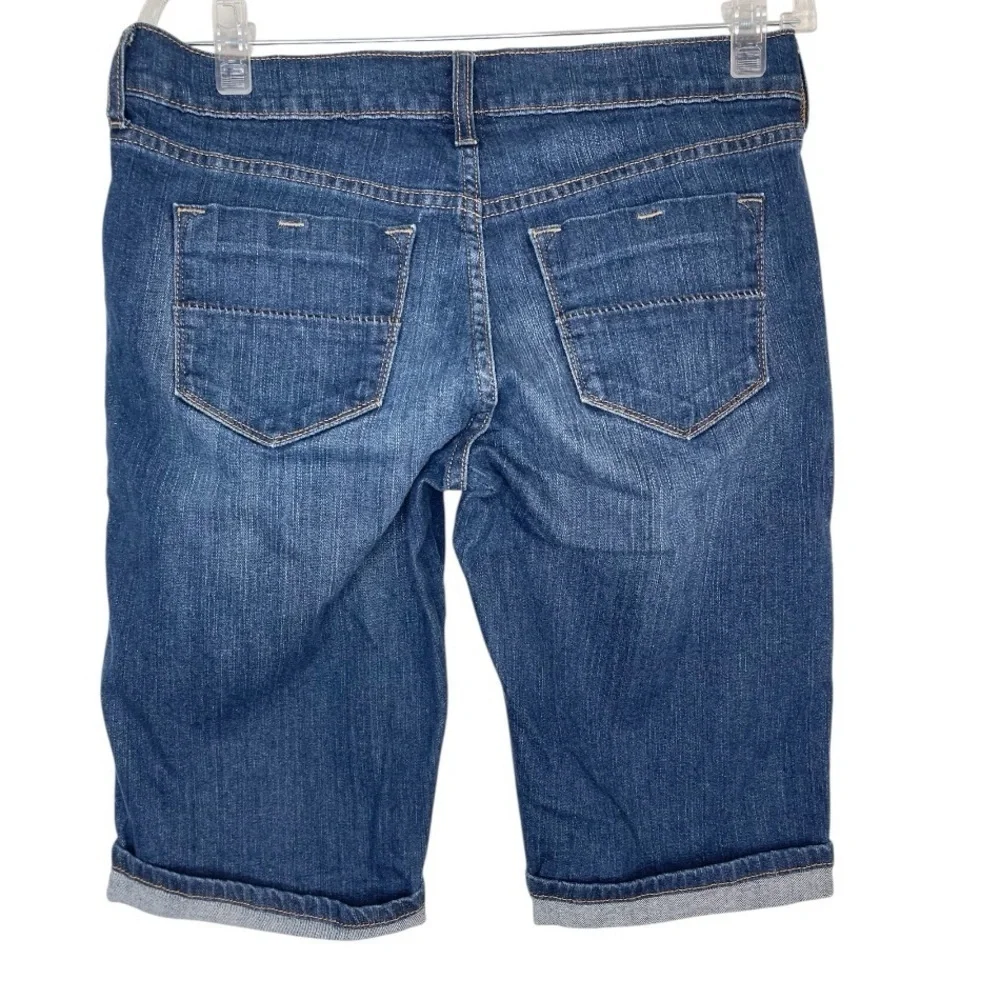 Old Navy Blue Jean Denim Bermuda Shorts with Cuffed Hem Size 4 Summer - Picture 2 of 10